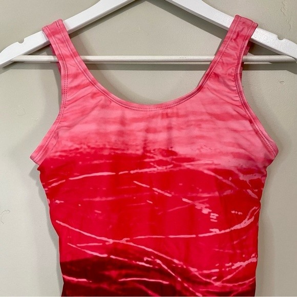 Women’s One Piece Crisscross Ombre Swimsuit Red, Pink & Maroon Size Small NWOT - Picture 2 of 6